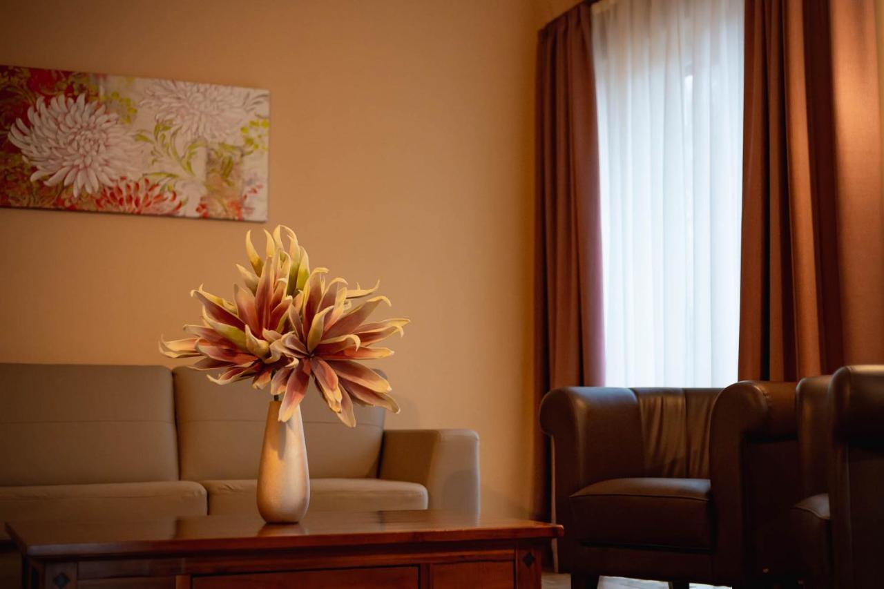 Maya Panzio-Rezidencia Szeged Extérieur photo