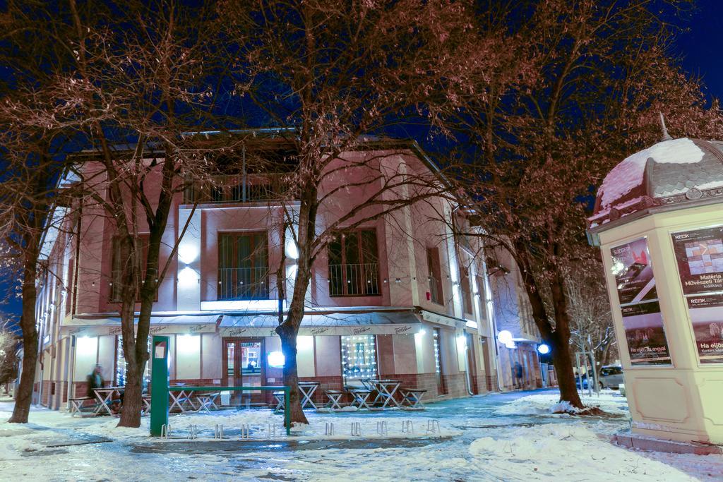 Maya Panzio-Rezidencia Szeged Extérieur photo