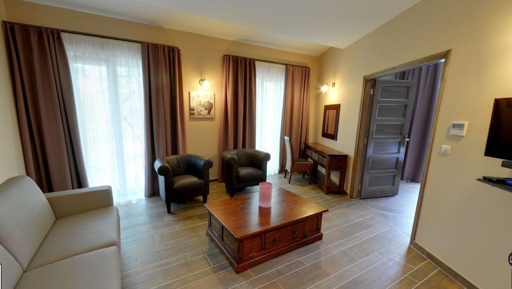 Maya Panzio-Rezidencia Szeged Extérieur photo