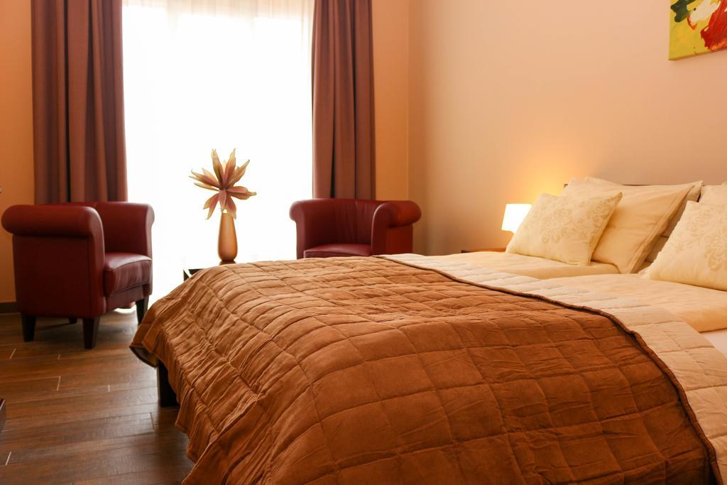 Maya Panzio-Rezidencia Szeged Extérieur photo